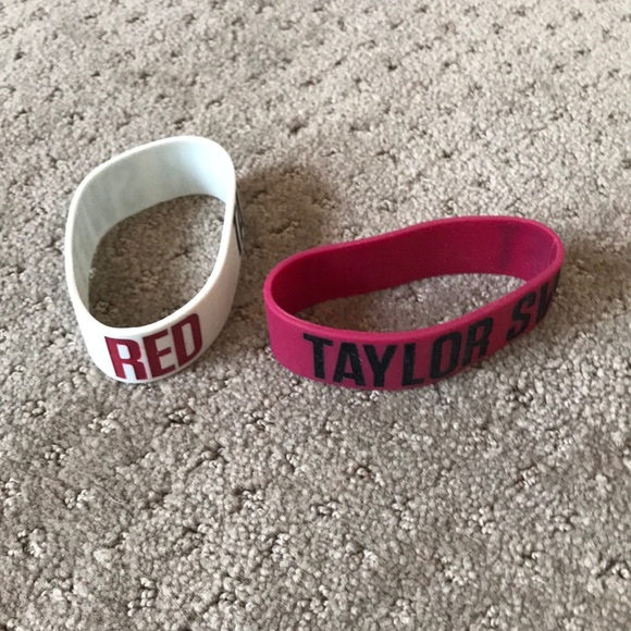 Taylor Swift “RED” rubber bracelets - Picture 2 of 2